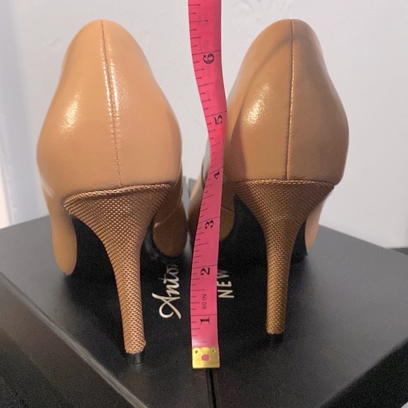 Classic Nude Leather High Heels, size 6.5B, NIB. - Picture 4 of 16